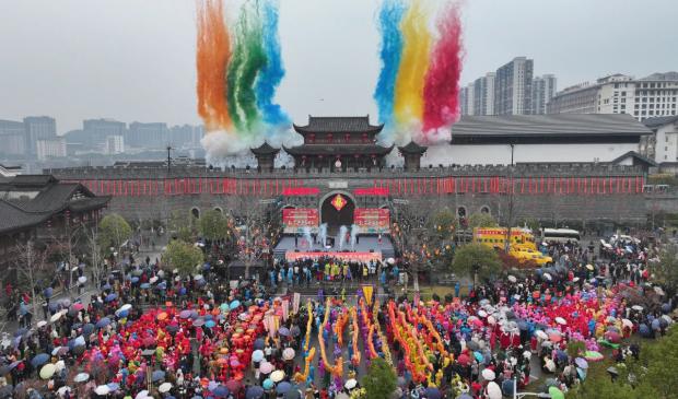 張家界元宵燈會(huì)盛大開(kāi)幕！